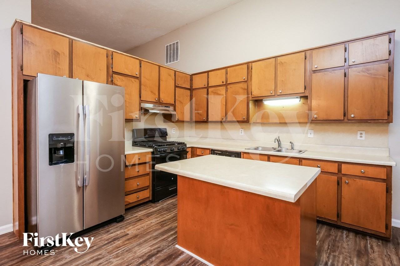 1424 Brookcrest St - Photo 6 of 15