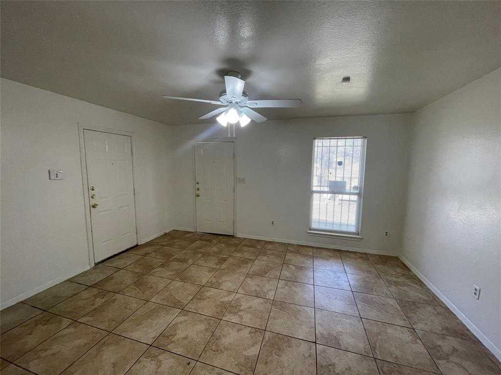 2520 Kirkley St - Photo 4 of 13