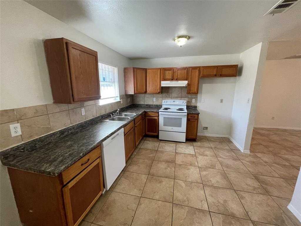 2520 Kirkley St - Photo 7 of 13