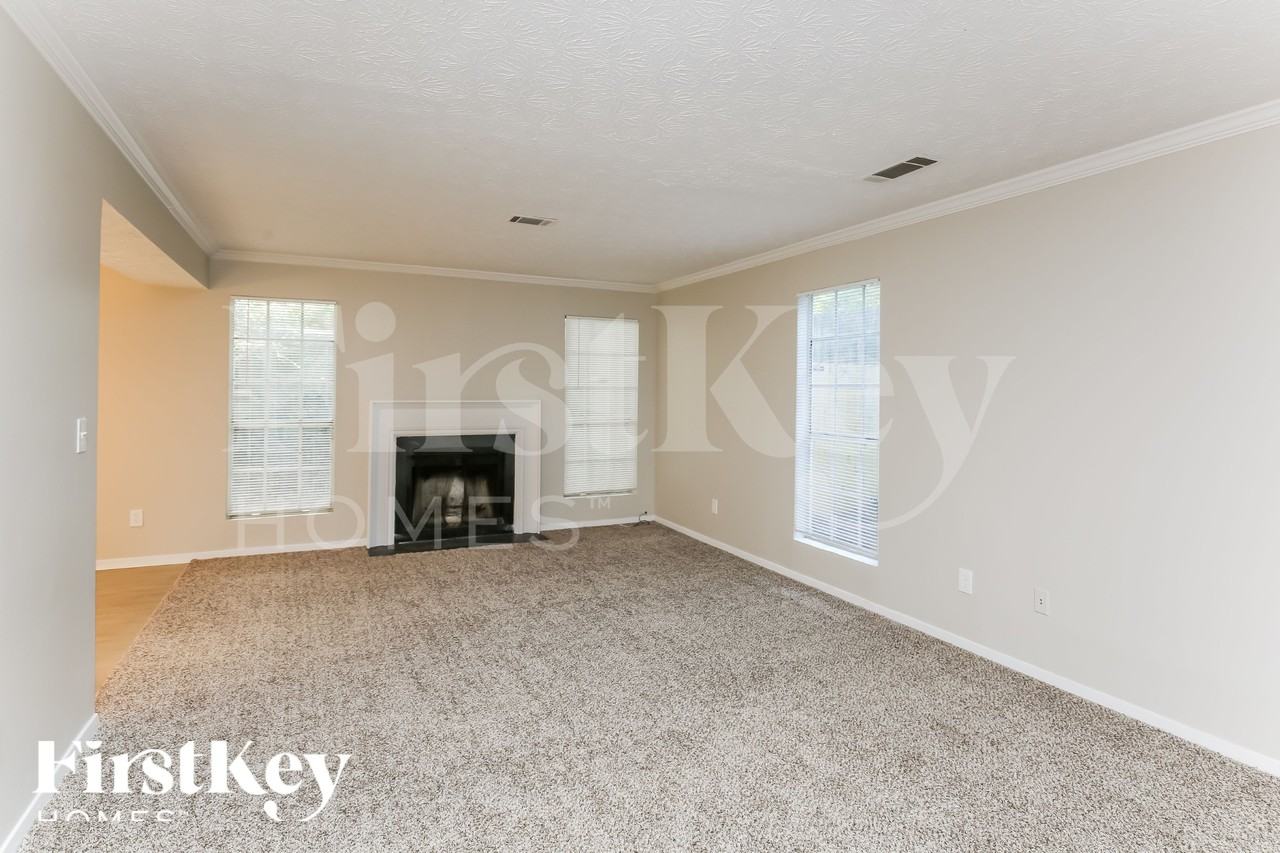 1539 Esquire Pl - Photo 2 of 18