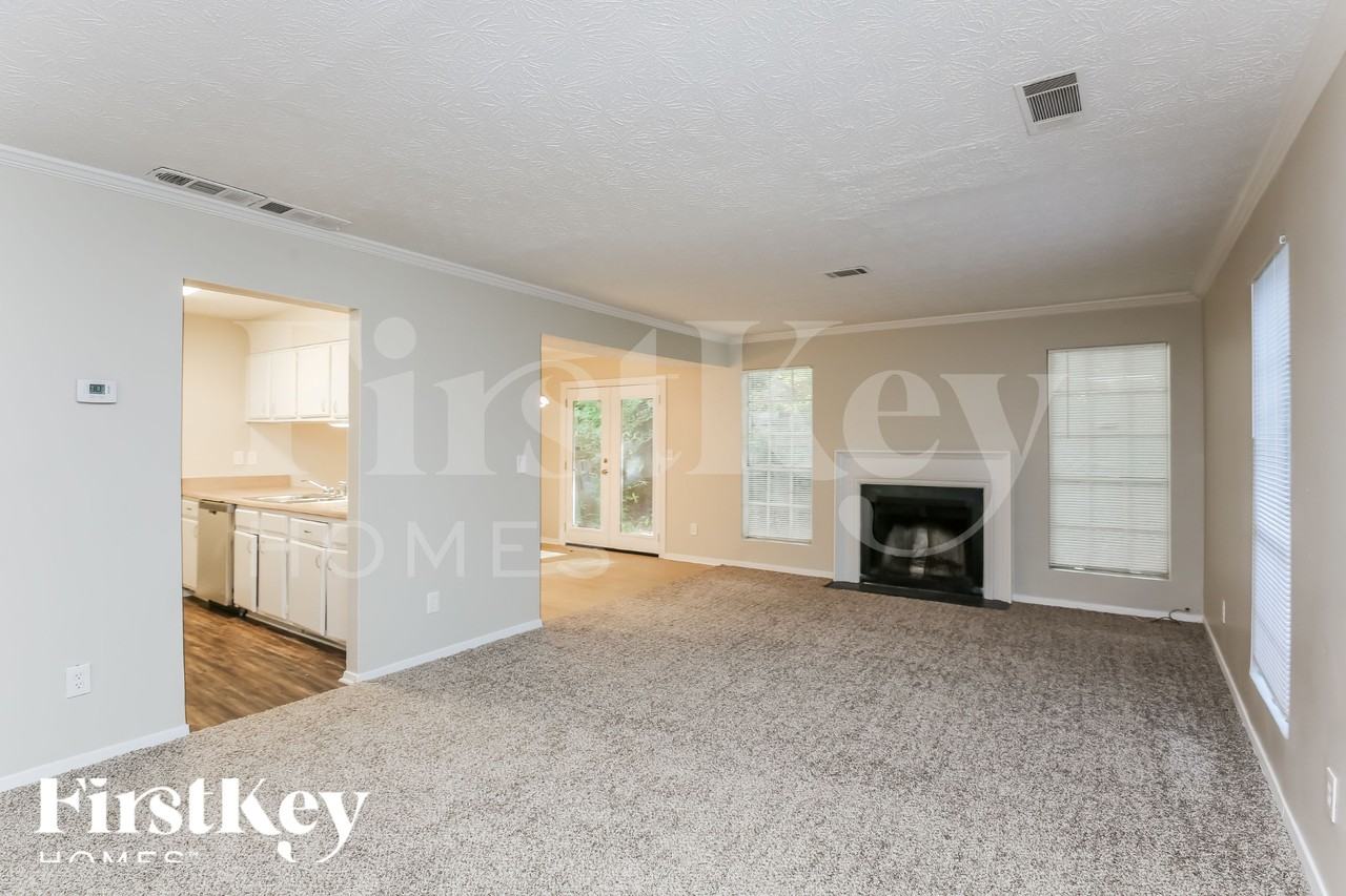 1539 Esquire Pl - Photo 4 of 18