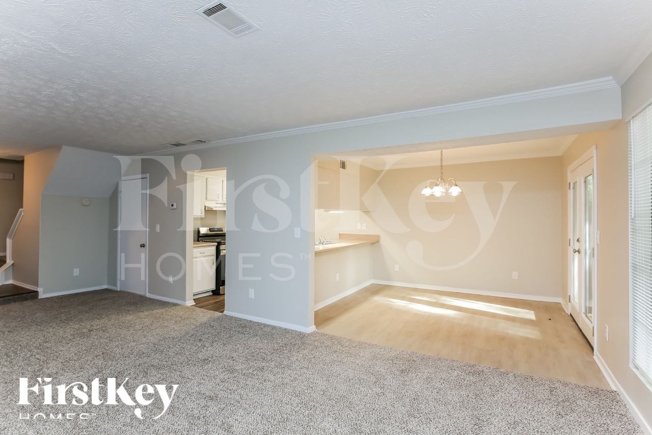 1539 Esquire Pl - Photo 5 of 18