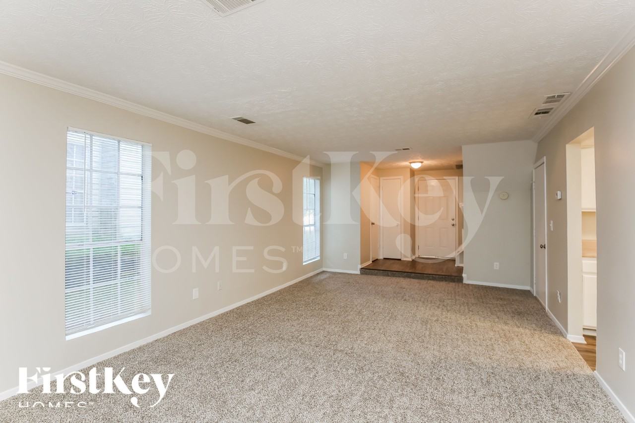 1539 Esquire Pl - Photo 6 of 18