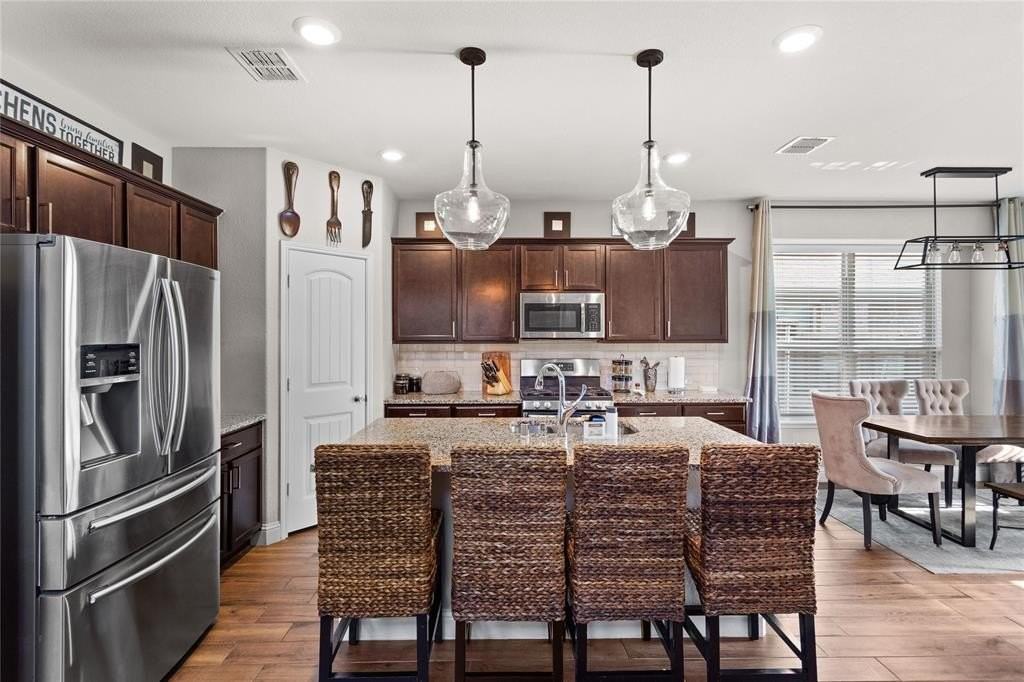 1420 Alamandine Ave - Photo 4 of 25