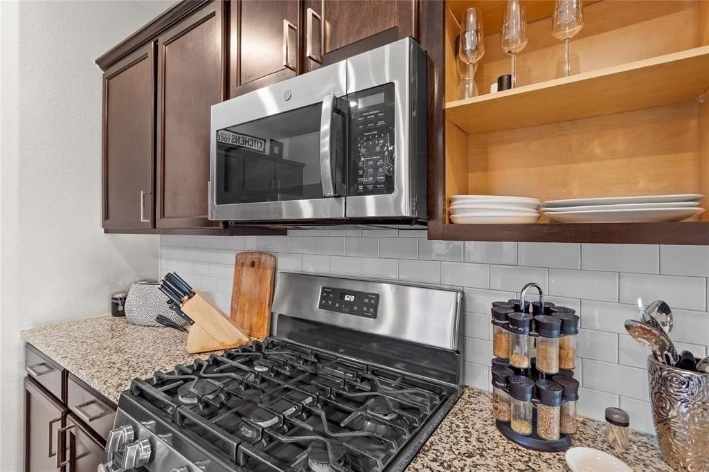 1420 Alamandine Ave - Photo 5 of 25