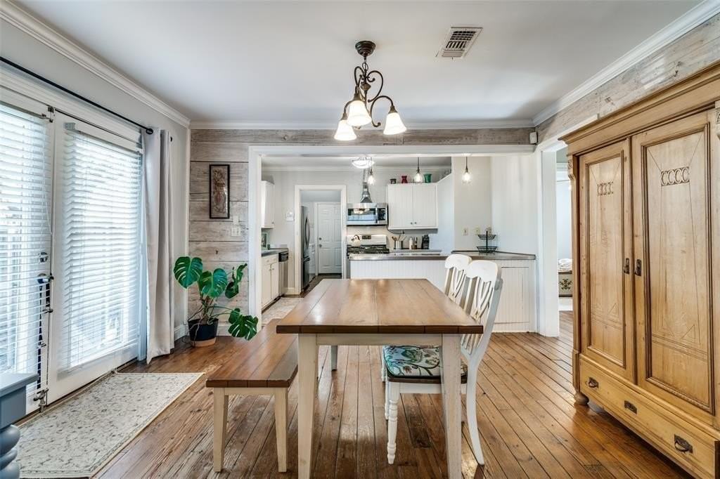 2824 Lee St - Photo 5 of 25