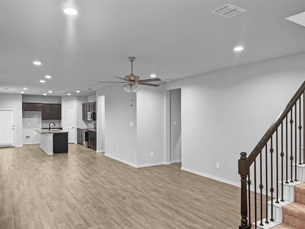 1817 Winecup Dr - Photo 3 of 18