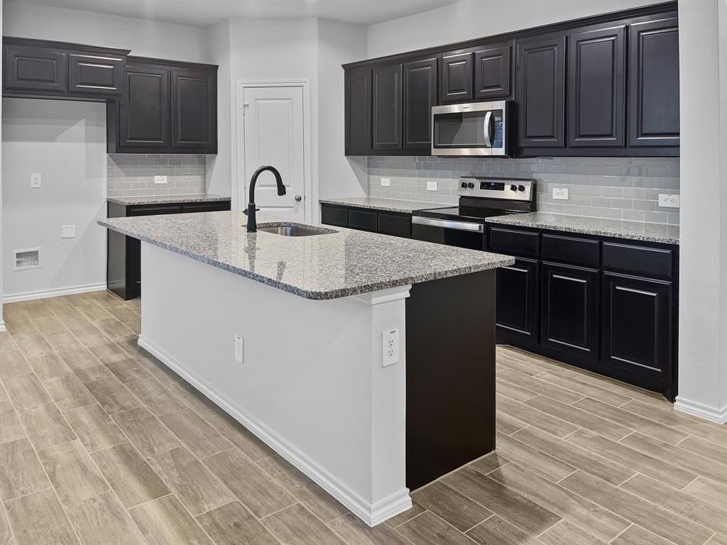 1817 Winecup Dr - Photo 4 of 18