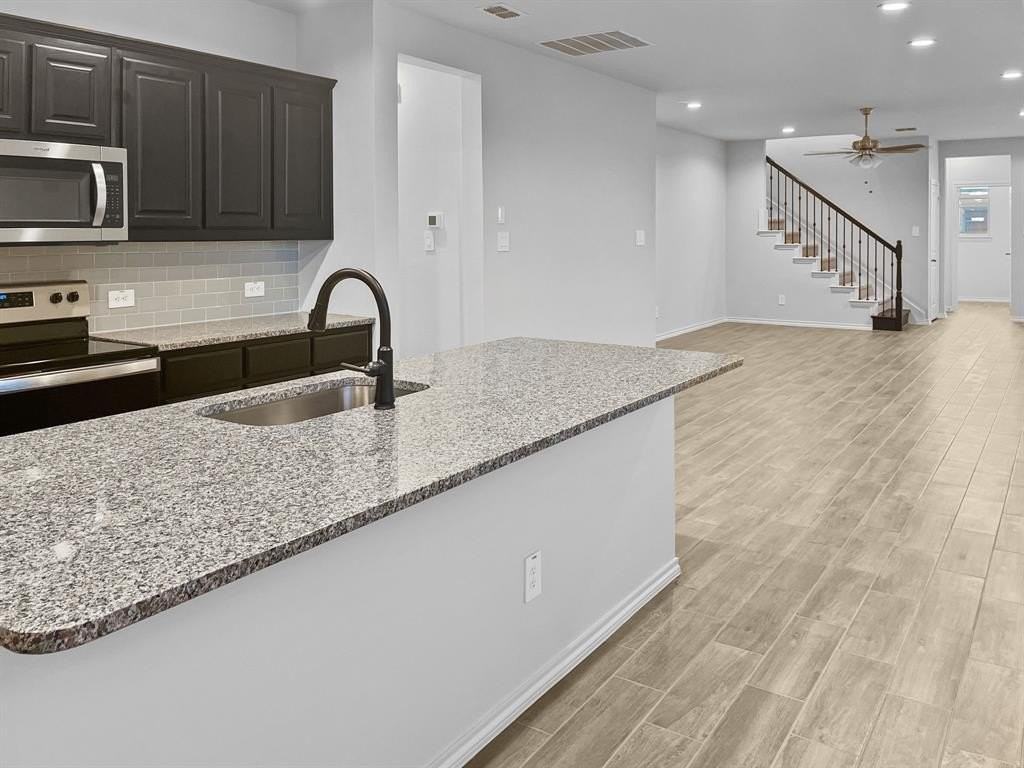 1817 Winecup Dr - Photo 5 of 18