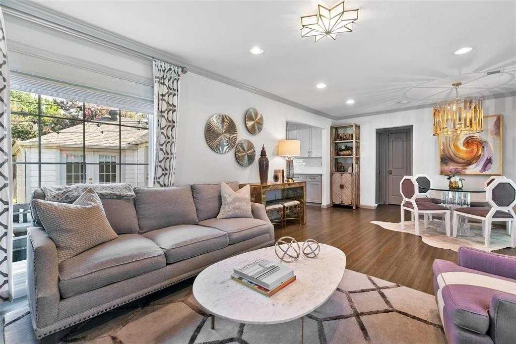 5921 Kenwood Ave - Photo 3 of 14