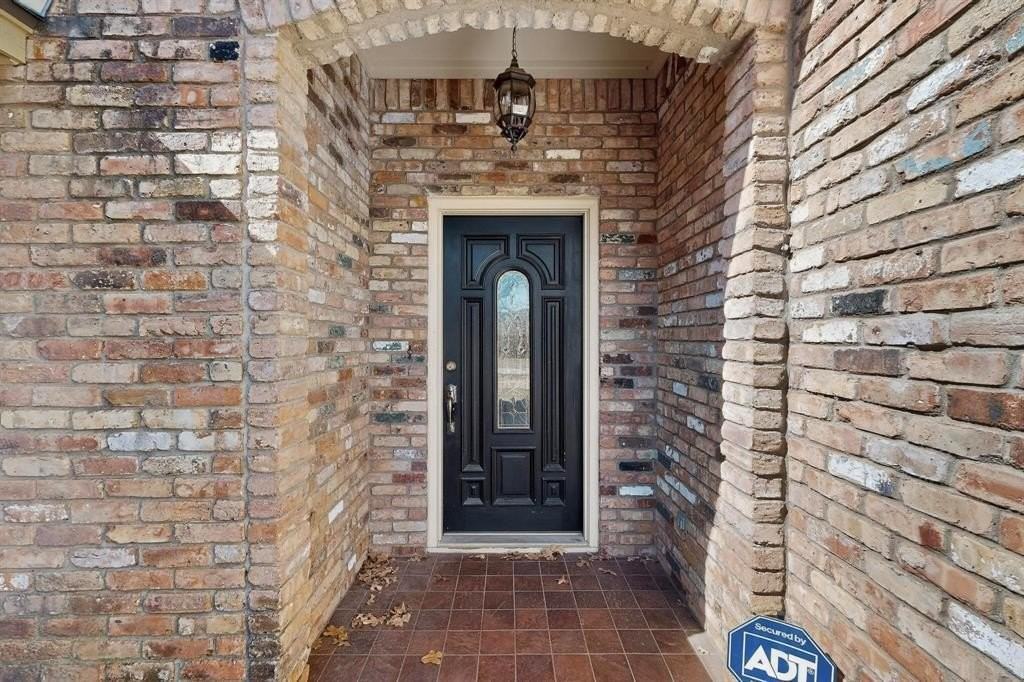 1505 Boundbrook Ln - Photo 3 of 32