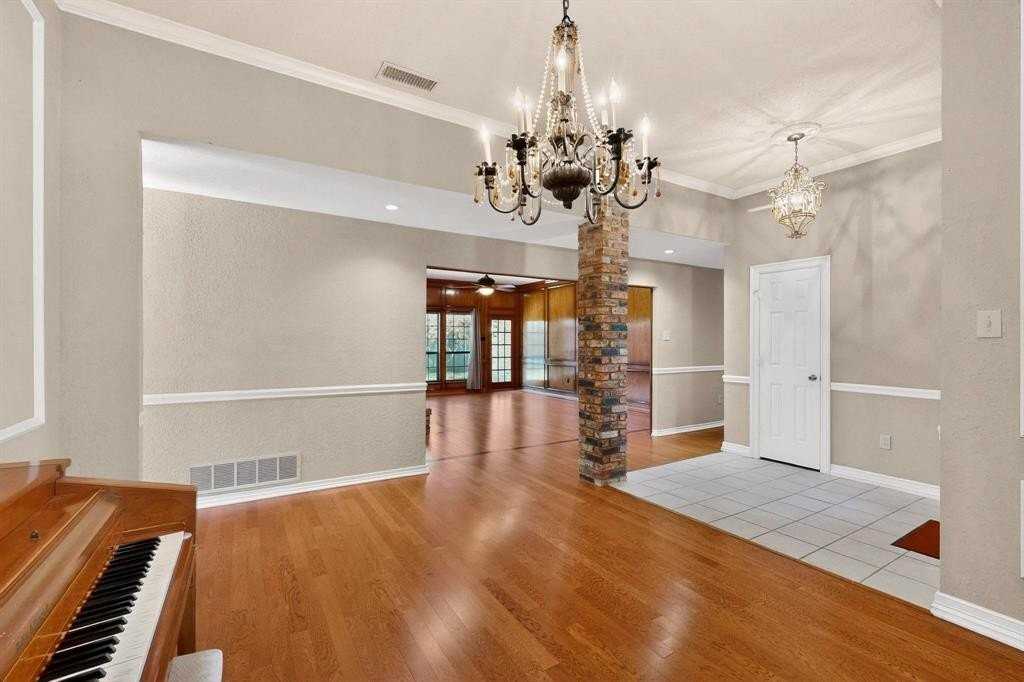 1505 Boundbrook Ln - Photo 6 of 32