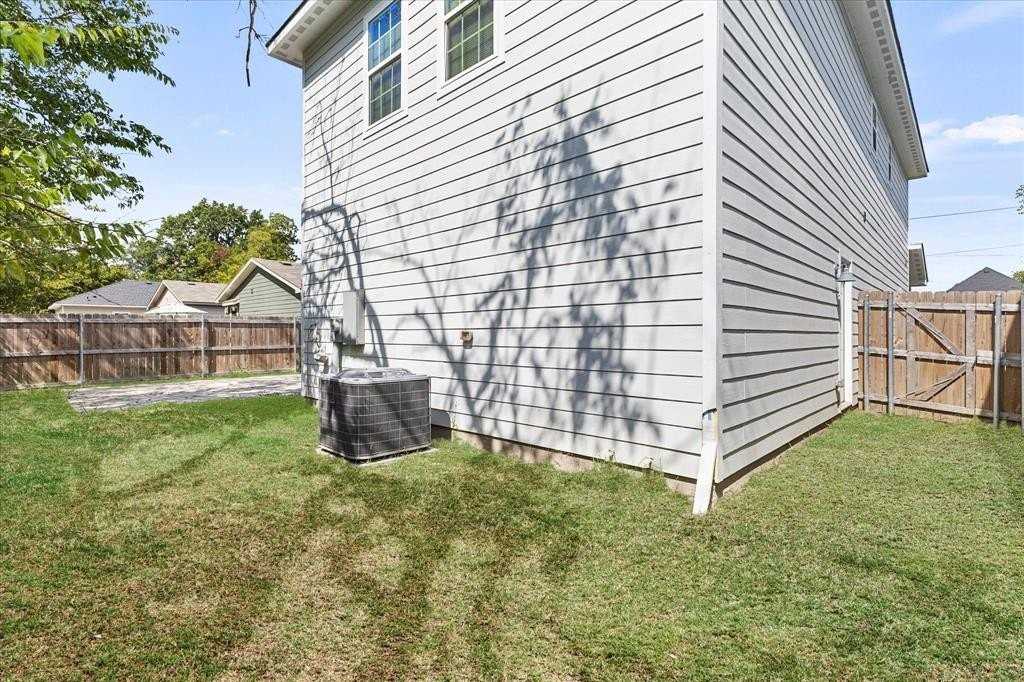 3045 Barling St - Photo 4 of 24