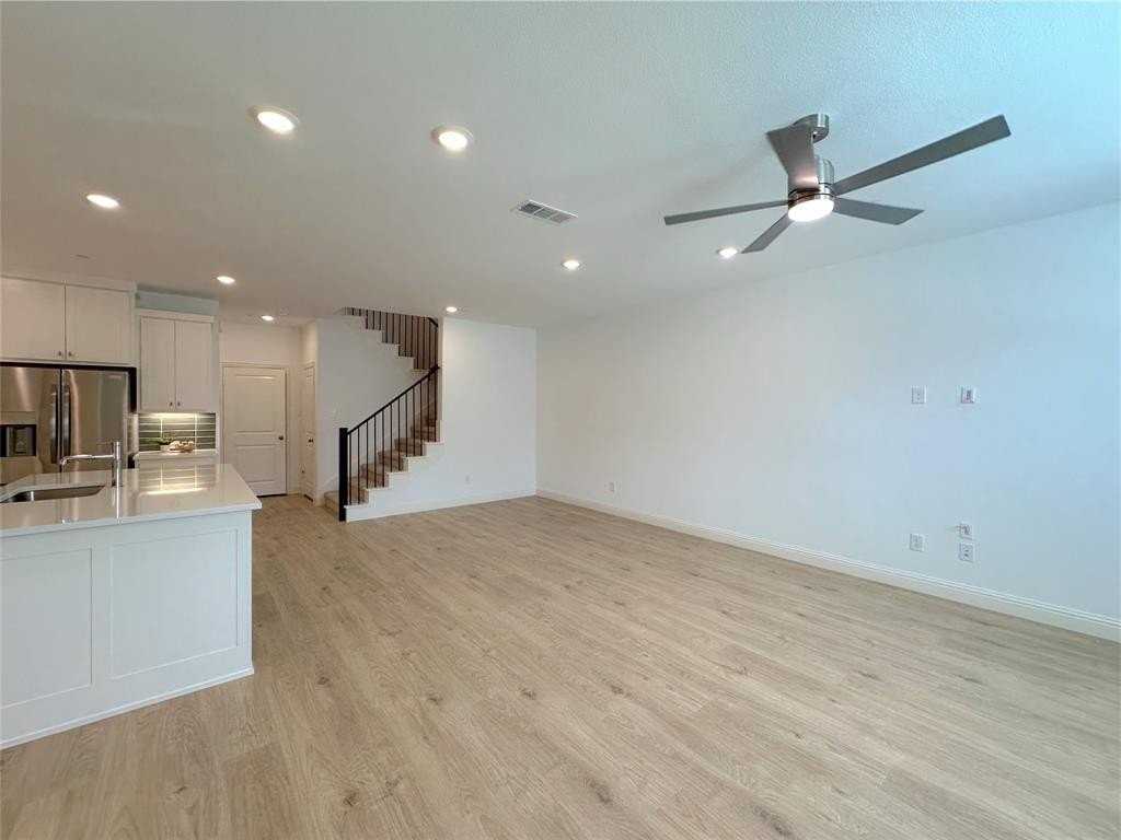 4782 Lunker St - Photo 6 of 37