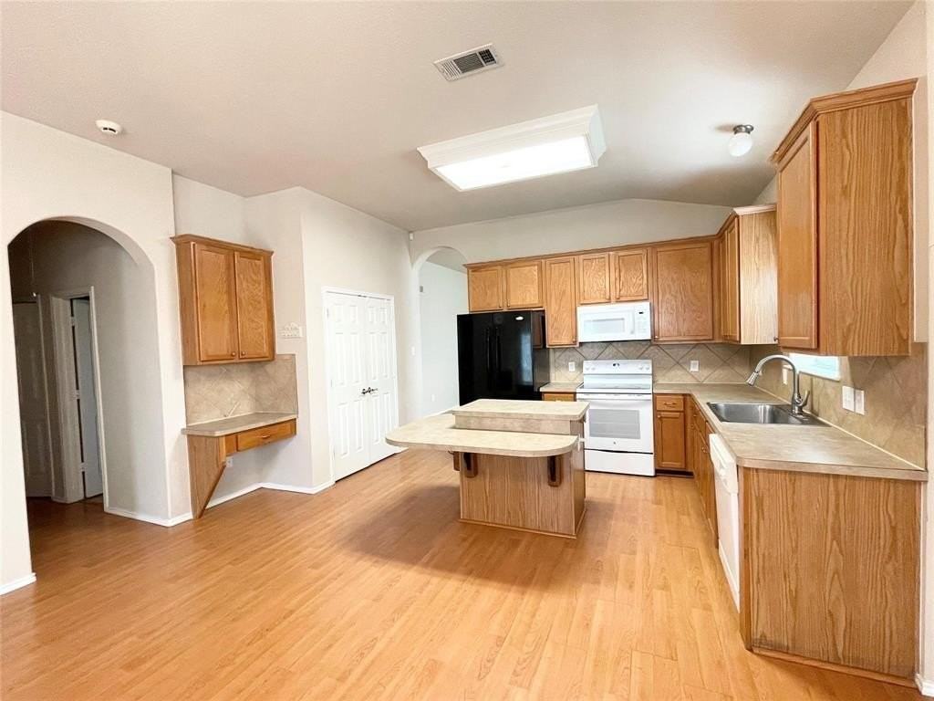 1218 Cedar Branch Dr - Photo 7 of 20