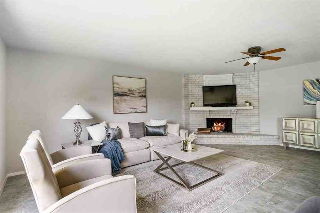 122 W Way Dr - Photo 3 of 31