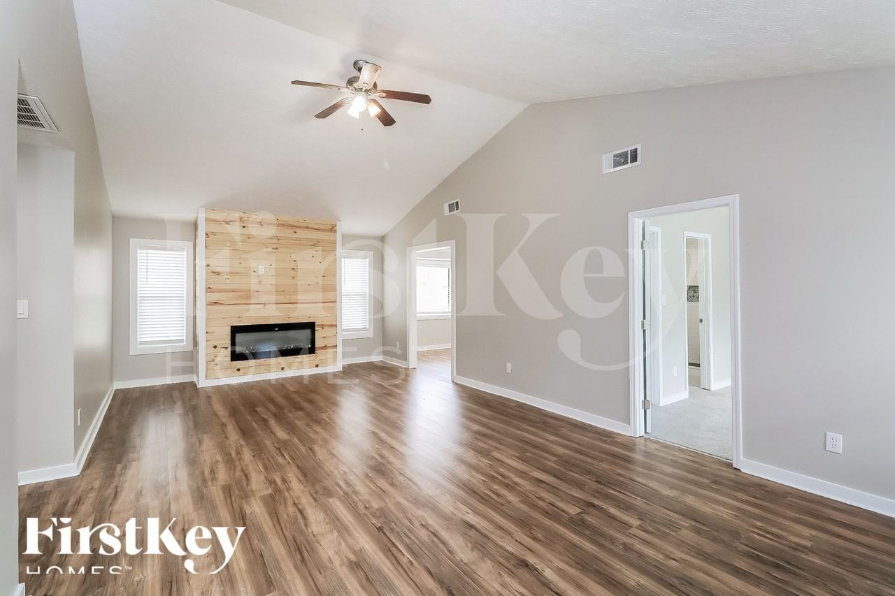 1399 Ashbrook Dr - Photo 2 of 18