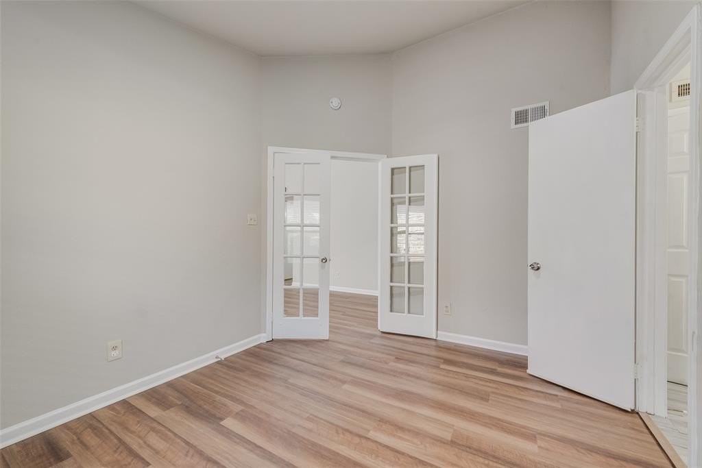 2410 Brookdale Dr - Photo 5 of 20