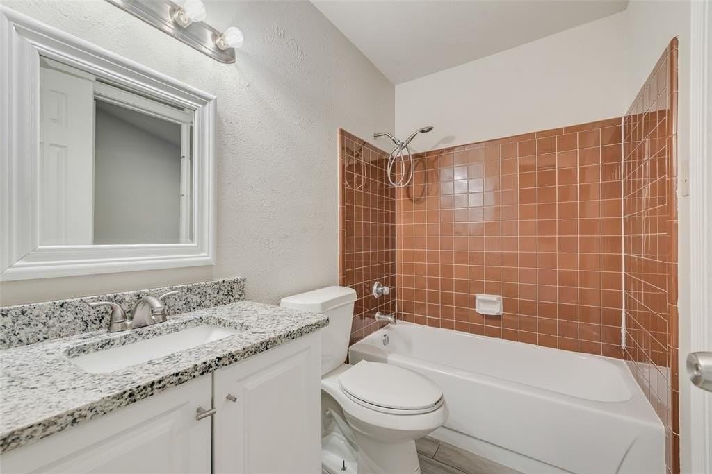 2410 Brookdale Dr - Photo 6 of 20