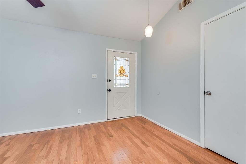 4154 Emerson Dr - Photo 3 of 20