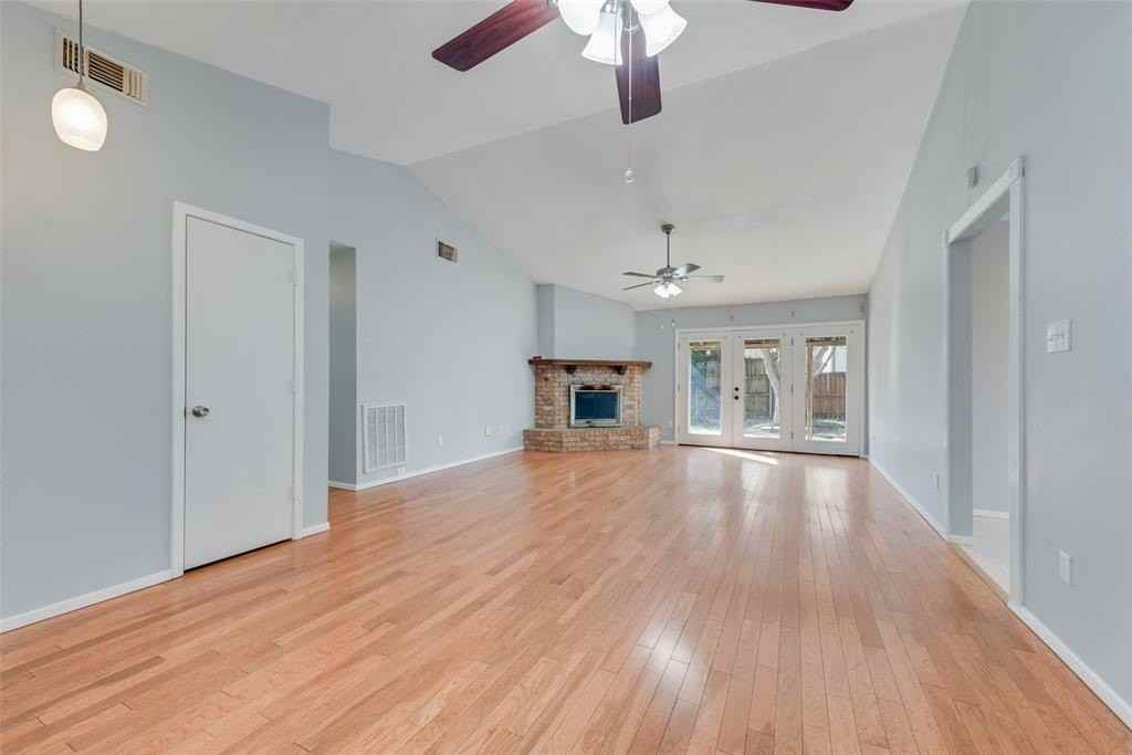 4154 Emerson Dr - Photo 4 of 20