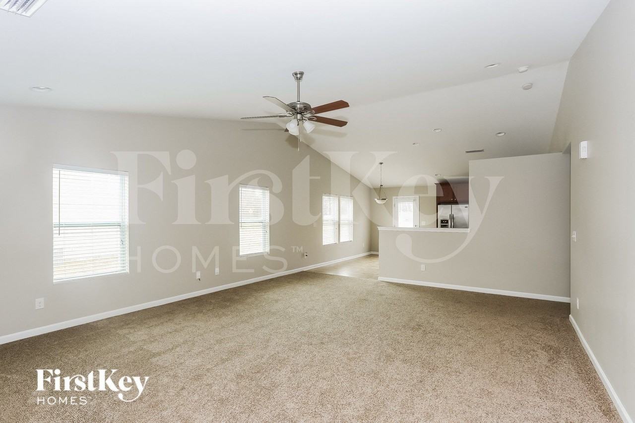 875 Pointe Andrews Dr - Photo 4 of 15