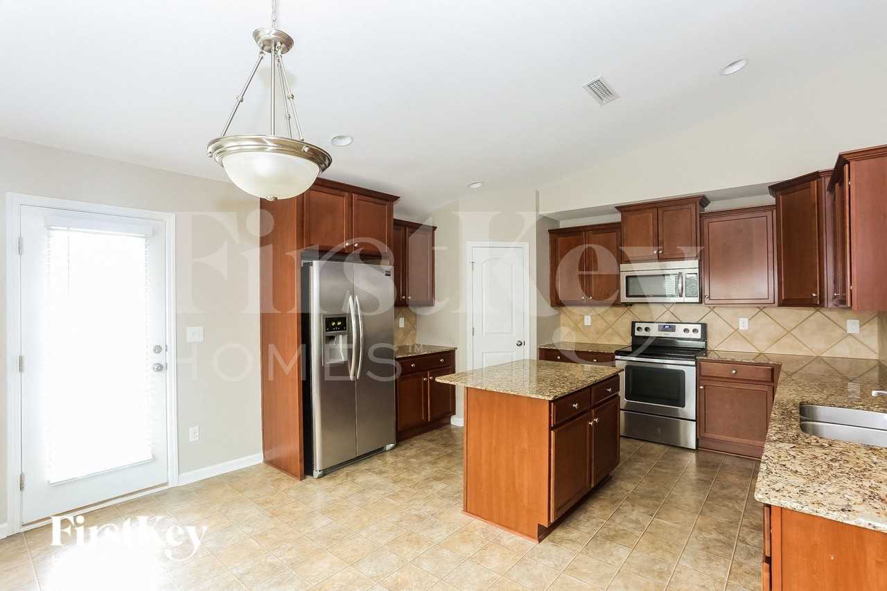 875 Pointe Andrews Dr - Photo 5 of 15