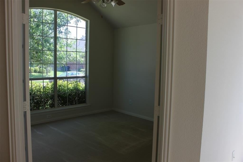 6202 Crestmere Ln - Photo 4 of 23