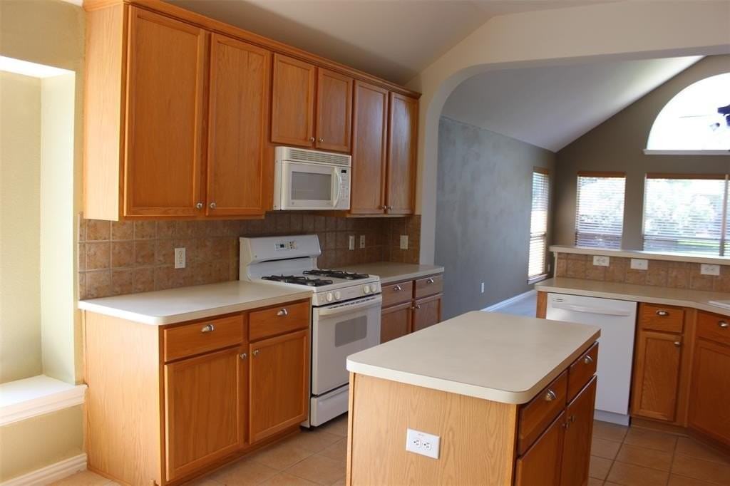 6202 Crestmere Ln - Photo 7 of 23