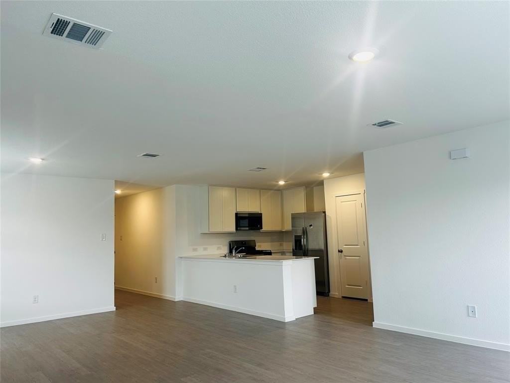 2027 Stable Ln - Photo 3 of 9