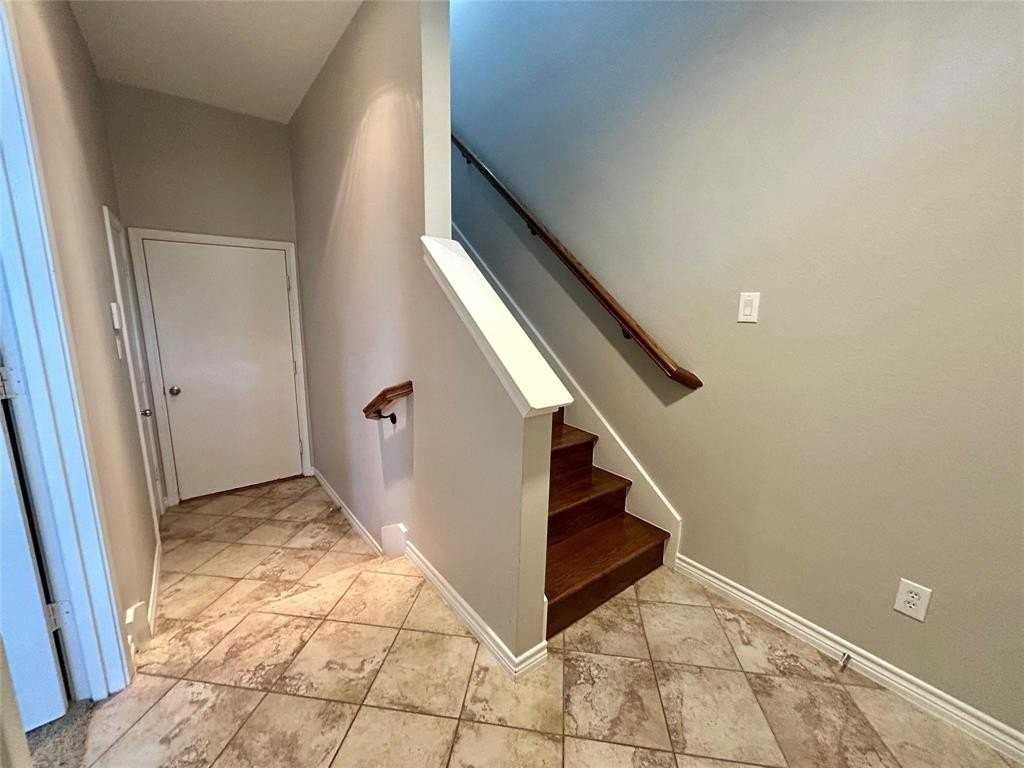 15826 Quorum Dr - Photo 4 of 30