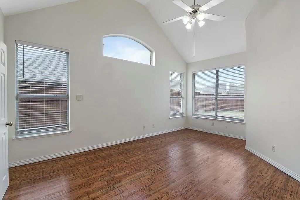 1525 Dimmit Dr - Photo 6 of 10