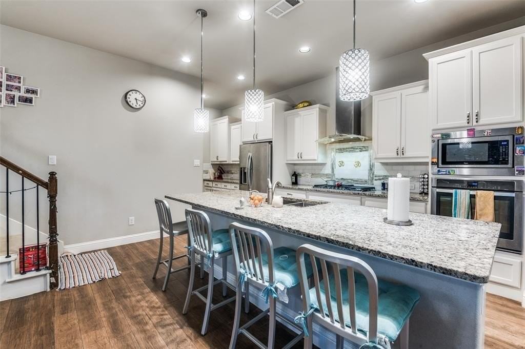 630 Bridge St - Photo 5 of 30