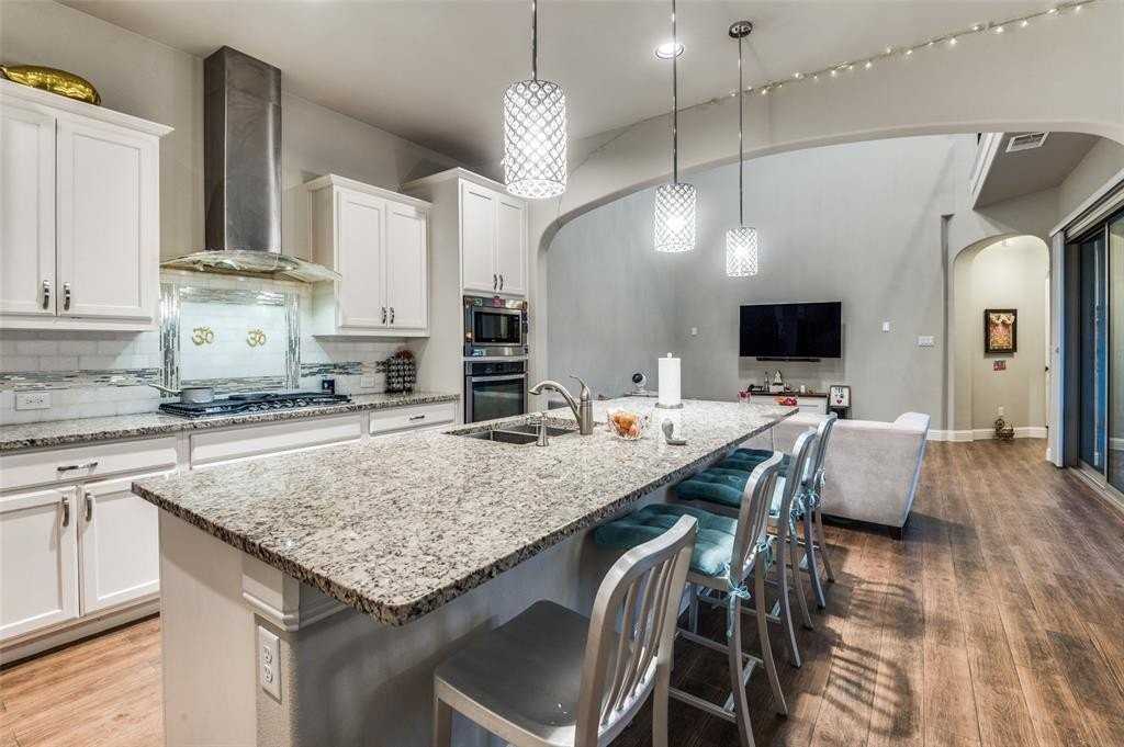 630 Bridge St - Photo 7 of 30