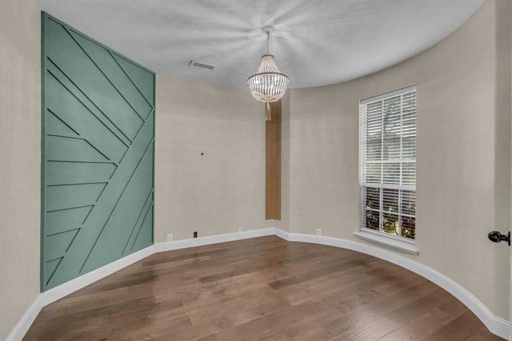 754 Monterey Dr - Photo 5 of 37