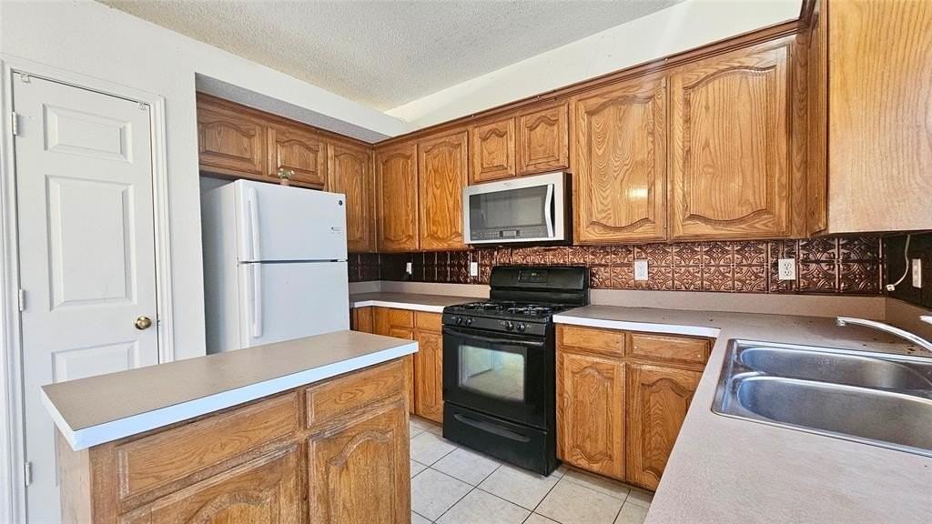 7640 Tournament Rd - Photo 5 of 25