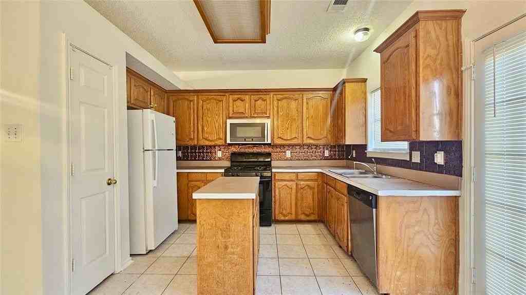 7640 Tournament Rd - Photo 6 of 25