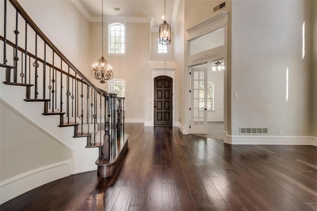 1433 Montgomery Ln - Photo 4 of 12