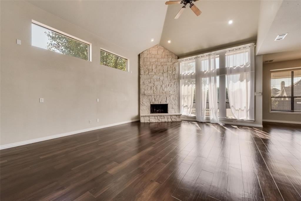 1433 Montgomery Ln - Photo 5 of 12