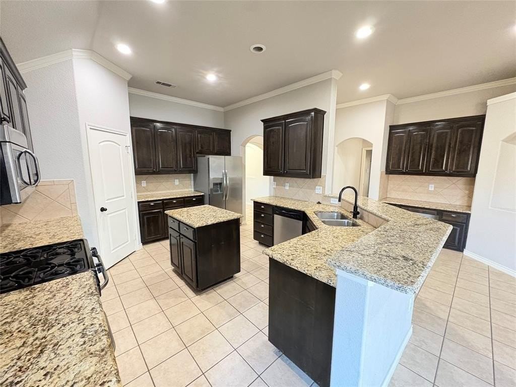 5900 Shiner Dr - Photo 5 of 19