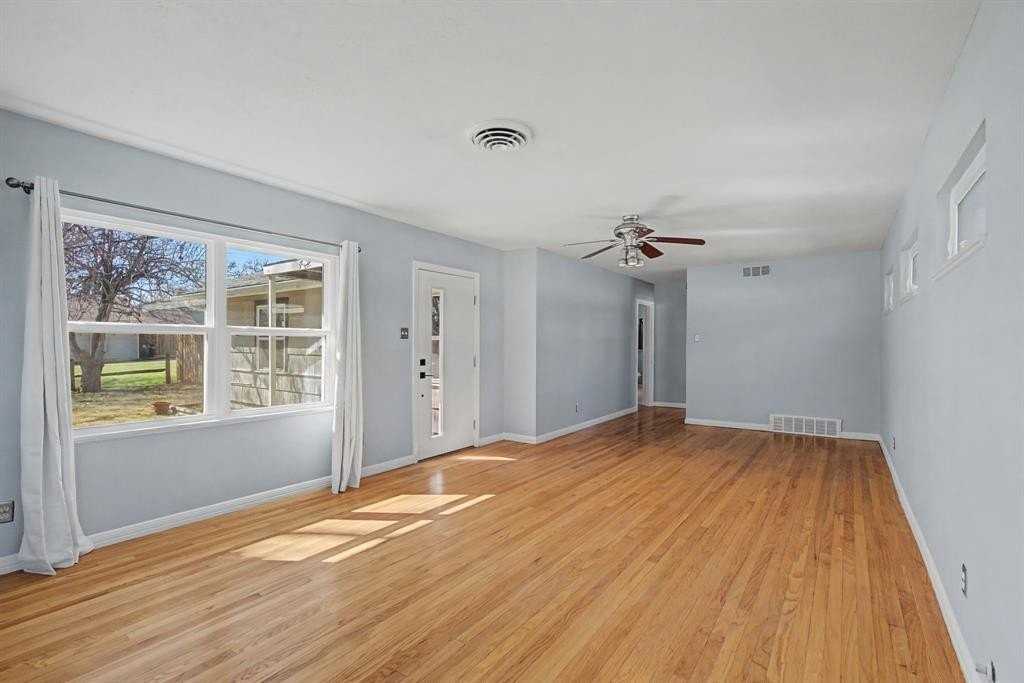 422 N Pecan St - Photo 6 of 26