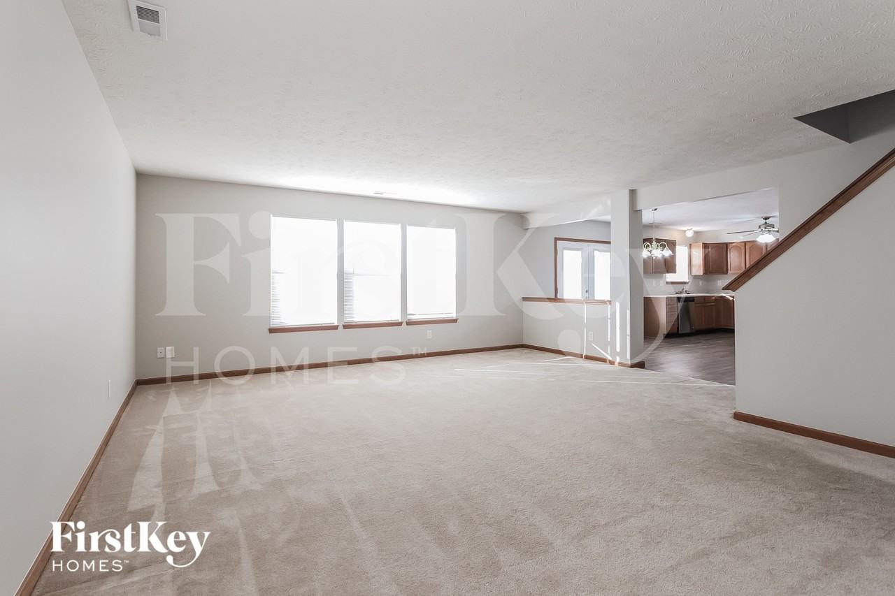 1117 Central Park Blvd N - Photo 2 of 15