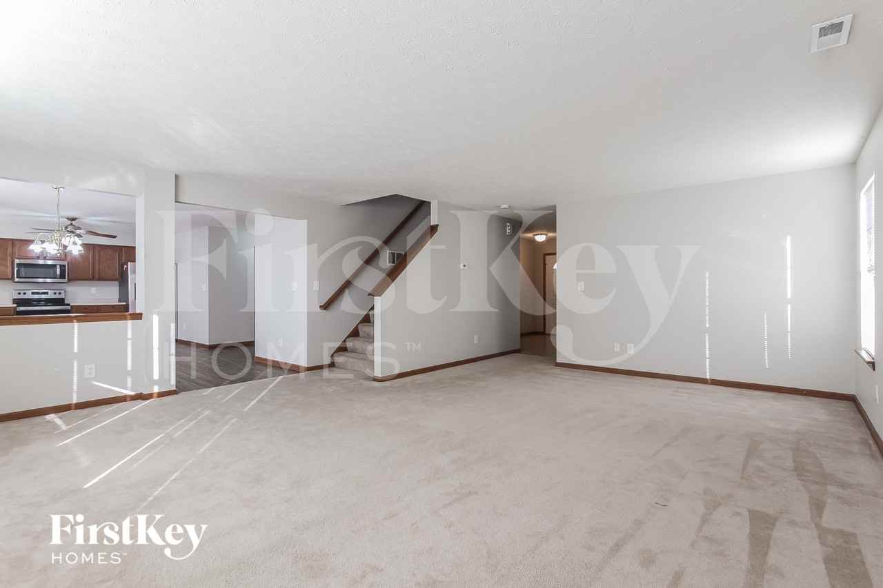 1117 Central Park Blvd N - Photo 3 of 15