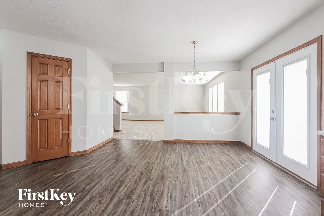 1117 Central Park Blvd N - Photo 4 of 15