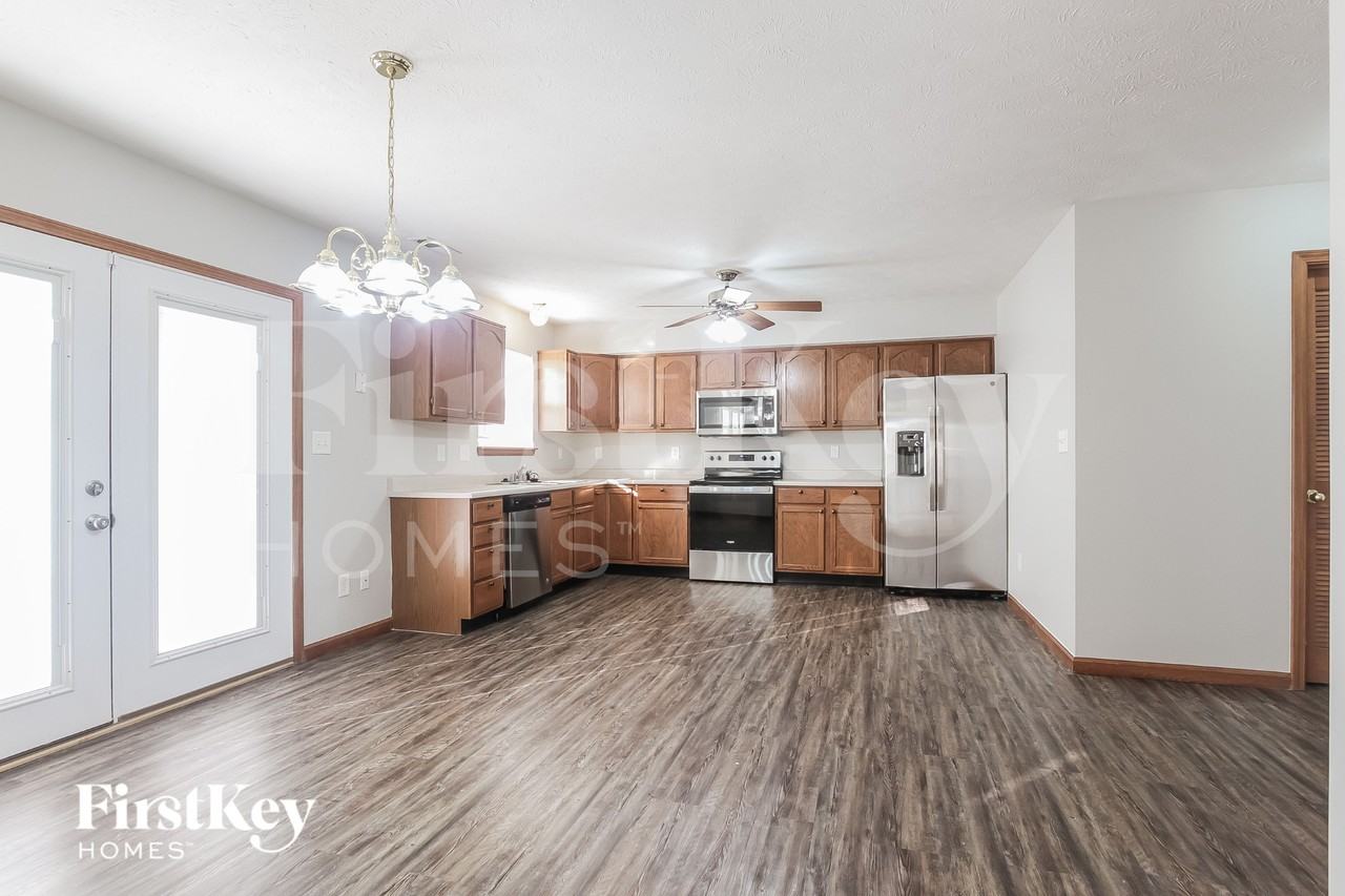 1117 Central Park Blvd N - Photo 5 of 15