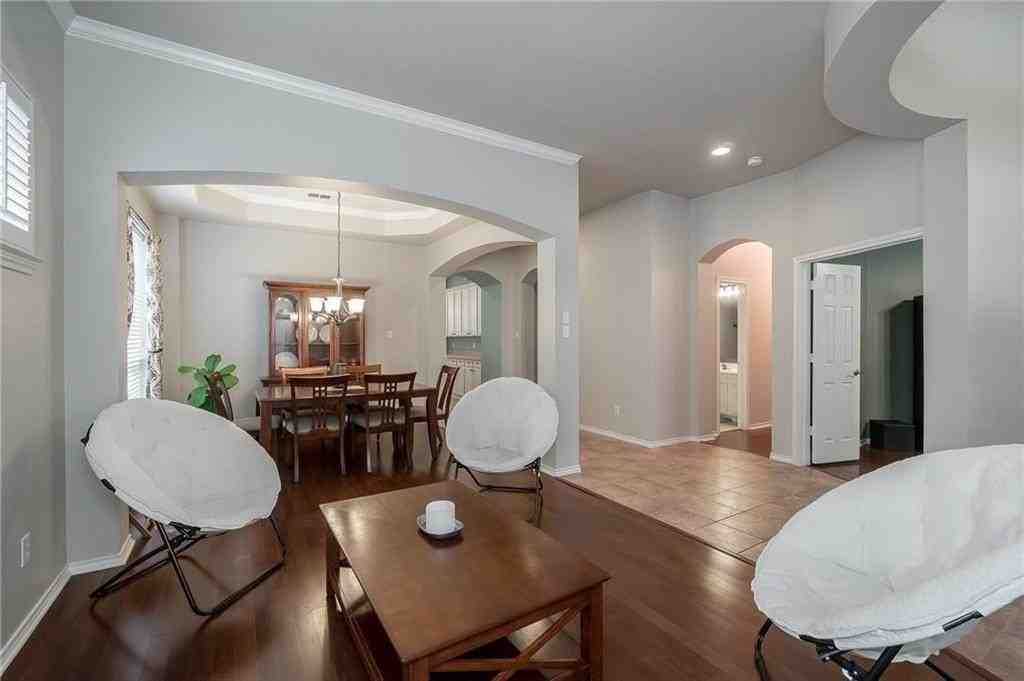 1713 Carson Ln - Photo 5 of 20