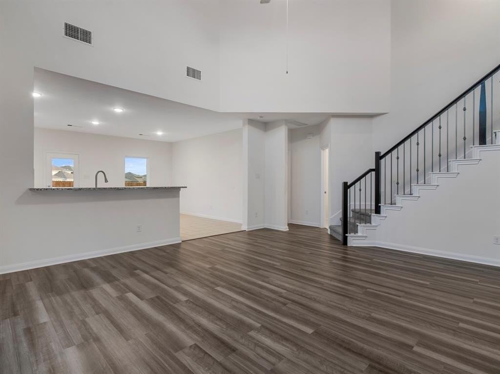 2115 Callahan Dr - Photo 4 of 16