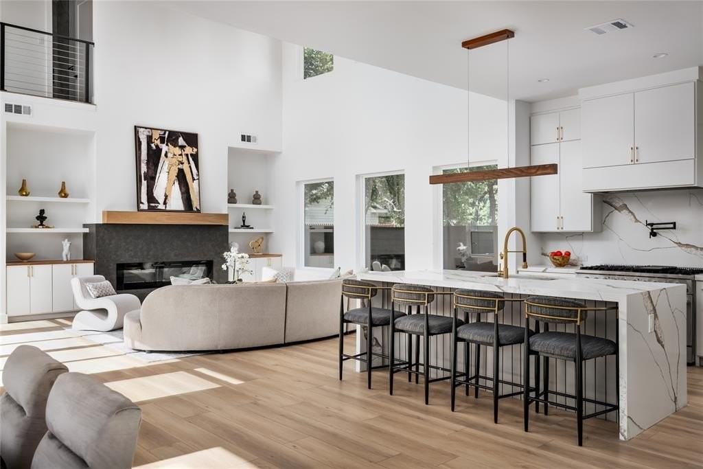 2002 Angelina Dr - Photo 4 of 20