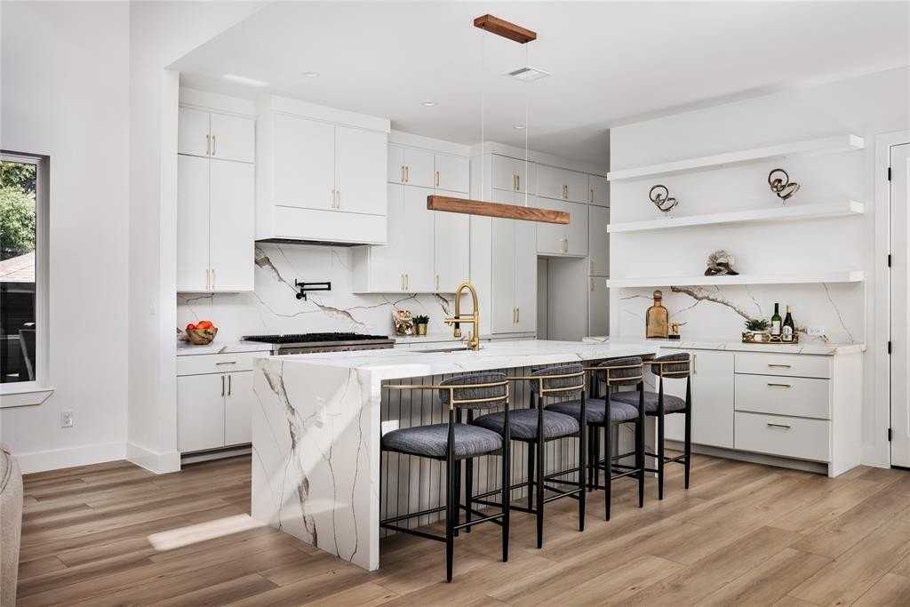 2002 Angelina Dr - Photo 6 of 20