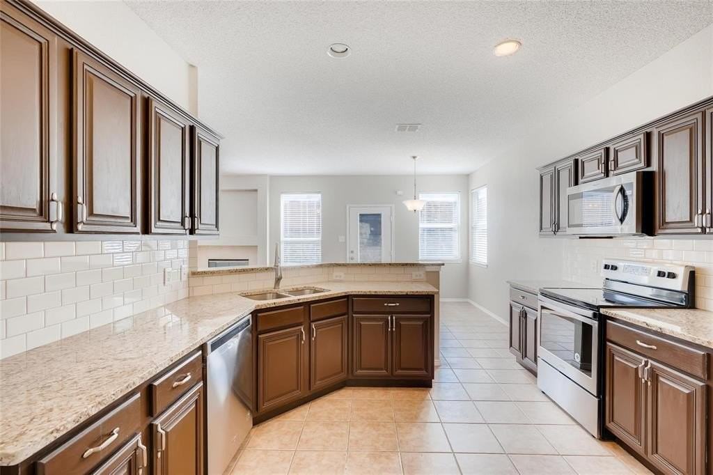 4016 Juniper Ct - Photo 6 of 24